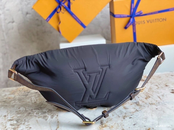 WIS MAXI LOUIS VUITTON BUMBAG 1120